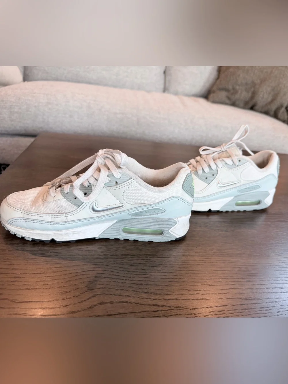 Nike White Sneakers with Pale Green/Blue Accents - Big Kids 7
